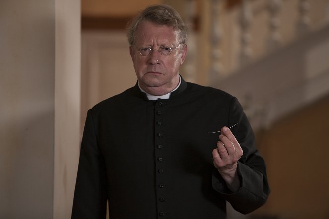 Father Brown - The Prize of Colonel Gerard - Photos - Mark Williams