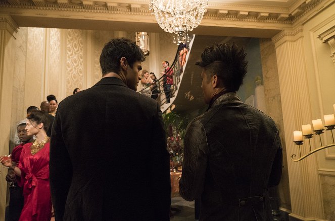 Shadowhunters: The Mortal Instruments - Season 3 - The Powers That Be - Photos