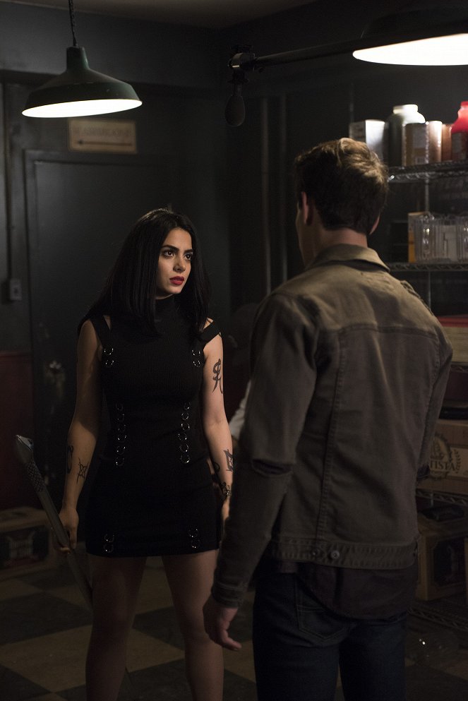 Shadowhunters: The Mortal Instruments - A Window Into an Empty Room - Photos