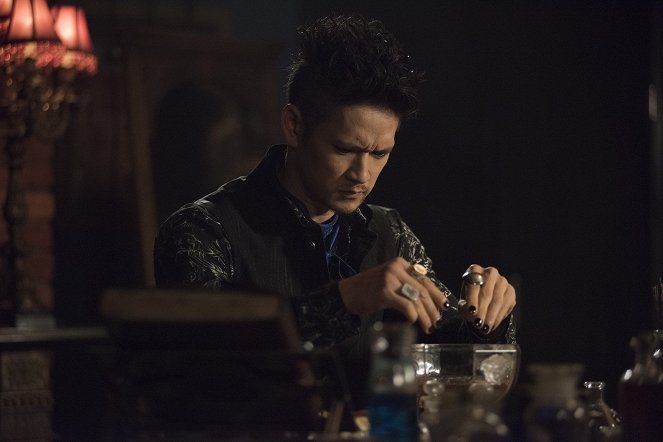 Shadowhunters: The Mortal Instruments - Salt in the Wound - Photos - Harry Shum Jr.