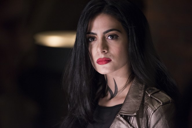 Shadowhunters: The Mortal Instruments - Salt in the Wound - Photos - Emeraude Toubia