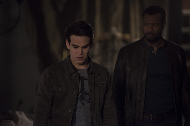 Shadowhunters: The Mortal Instruments - Salt in the Wound - Photos - Alberto Rosende