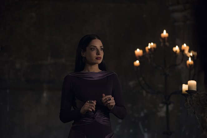 Shadowhunters: The Mortal Instruments - Salt in the Wound - Photos - Anna Hopkins