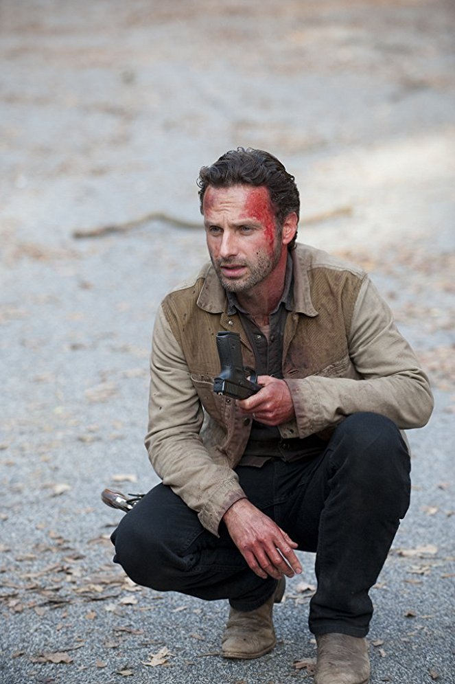 The Walking Dead - Season 2 - A pislákoló tűz mellett - Filmfotók - Andrew Lincoln