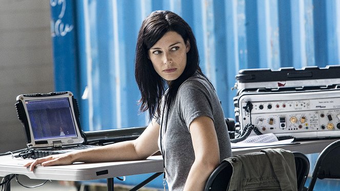 SEAL Team - Season 1 - Tip of the Spear - Photos - Jessica Paré