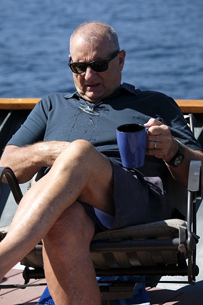 Modern Family - Lake Life - Photos - Ed O'Neill