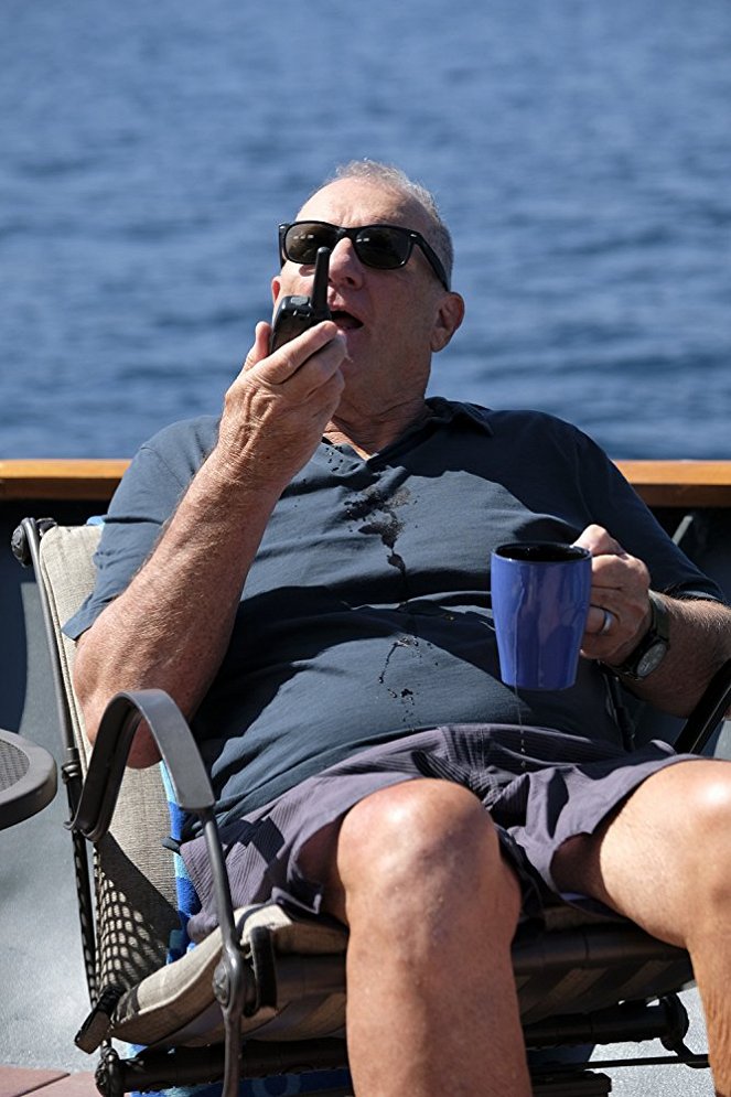 Modern Family - Lake Life - Photos - Ed O'Neill