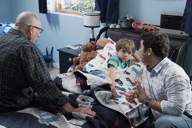Modern Family - Season 9 - Catch of the Day - Photos - Jeremy Maguire