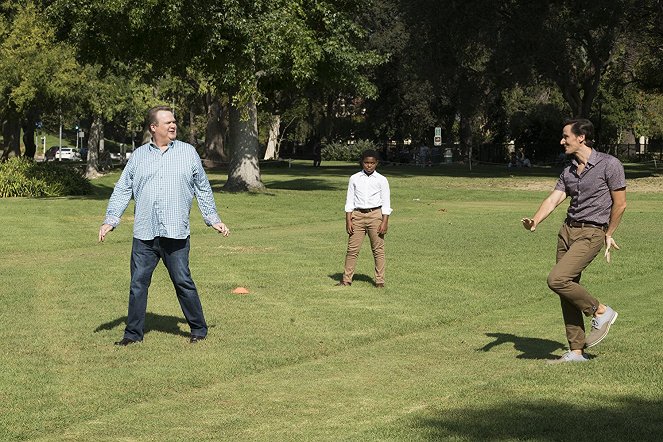 Współczesna rodzina - Seks, kłamstwa i kickball - Z filmu - Eric Stonestreet