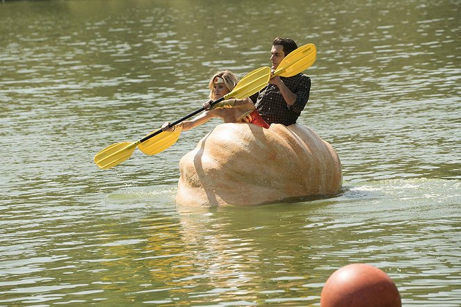 Modern Family - It's the Great Pumpkin, Phil Dunphy - Photos - Julie Bowen, Ty Burrell