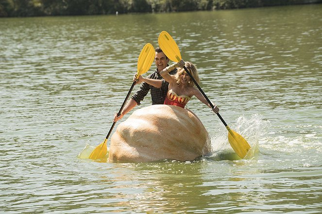 Modern Family - La gran calabaza de Phil Dunphy - De la película - Ty Burrell, Julie Bowen