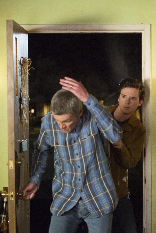 The Middle - Bat Out of Heck - Photos - Neil Flynn, Charlie McDermott
