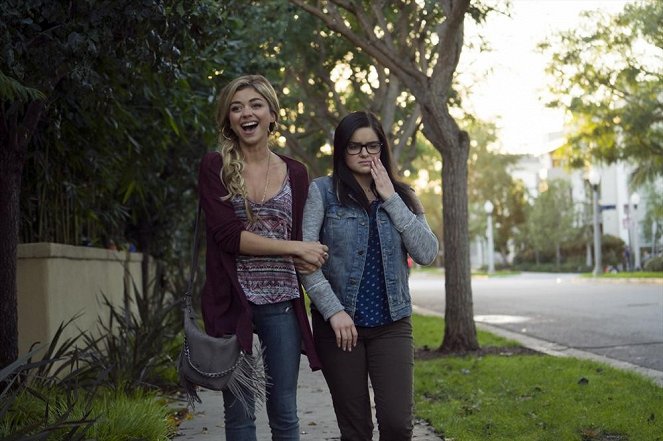 Modern Family - The Day We Almost Died - Photos - Sarah Hyland, Ariel Winter