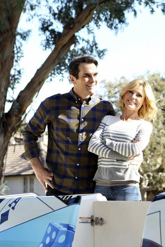 Współczesna rodzina - Season 6 - Ciężka artyleria - Z filmu - Ty Burrell, Julie Bowen