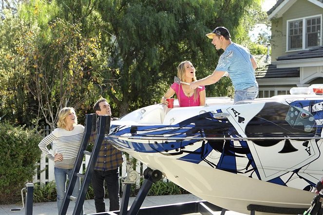 Taková moderní rodinka - Soused přes palubu - Z filmu - Julie Bowen, Ty Burrell, Andrea Anders, Steve Zahn