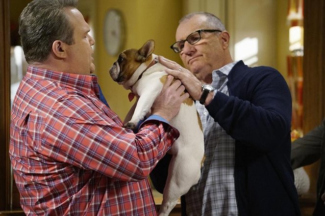 Modern Family - Decisiones precipitadas - De la película - Eric Stonestreet, Ed O'Neill