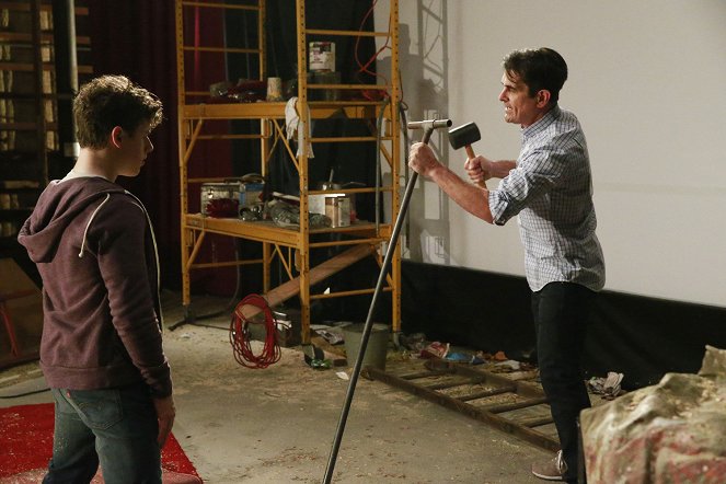 Modern Family - Crying Out Loud - Photos - Nolan Gould, Ty Burrell