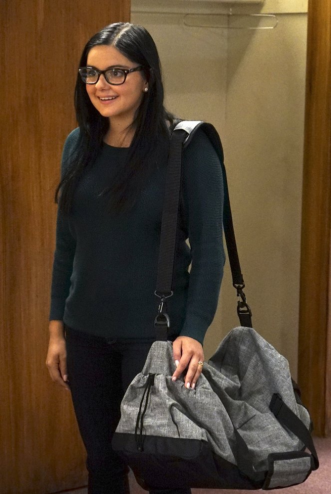 Modern Family - The Day Alex Left for College - Photos - Ariel Winter