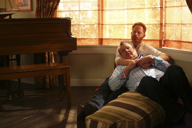 Taková moderní rodinka - Série 7 - Vykliďte si šuplík - Z filmu - Eric Stonestreet, Jesse Tyler Ferguson