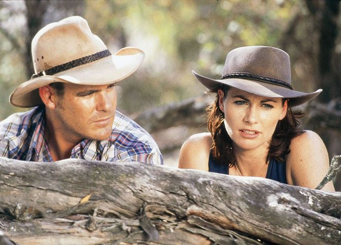 McLeod's Daughters - Hounded - Photos - Aaron Jeffery, Lisa Chappell