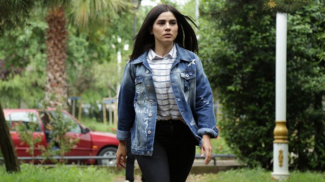 Adı: Zehra - Episode 13 - Filmfotos - Zeynep Çamcı