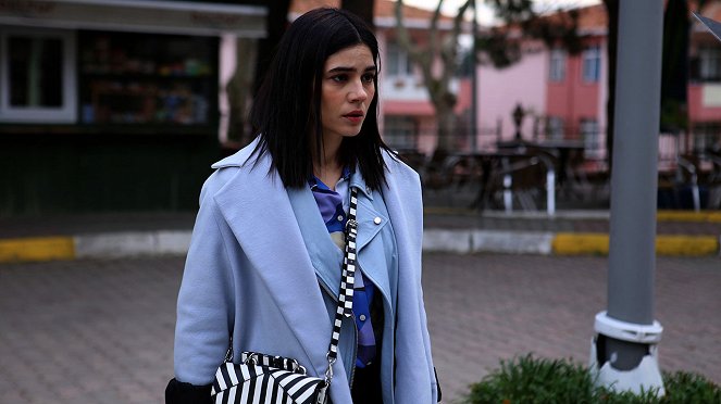 Adı: Zehra - Episode 4 - Filmfotos - Zeynep Çamcı