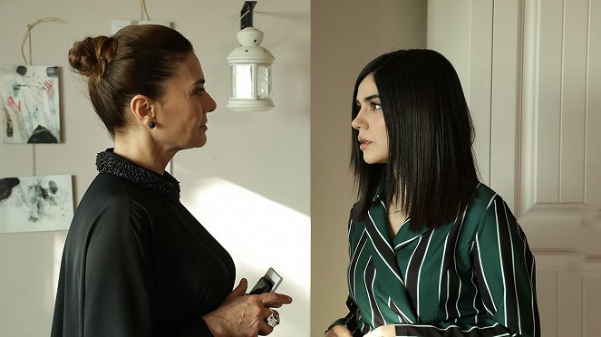 Adı: Zehra - Episode 6 - Filmfotos - Hatice Aslan, Zeynep Çamcı