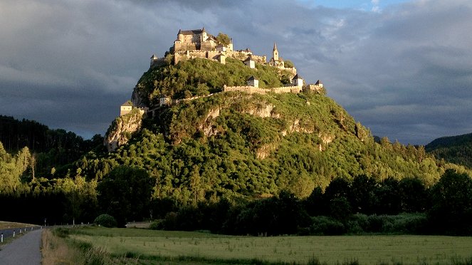 Ritter, Schmiede, Edelfrauen - Kärntens Burgen einst und jetzt - De filmes