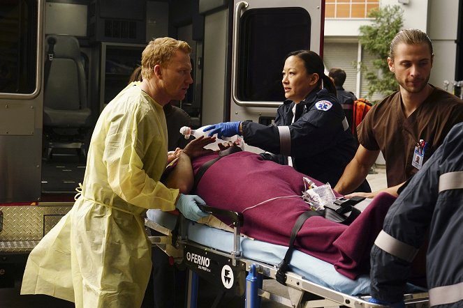 Grey's Anatomy - Season 13 - Civil War - Photos - Kevin McKidd