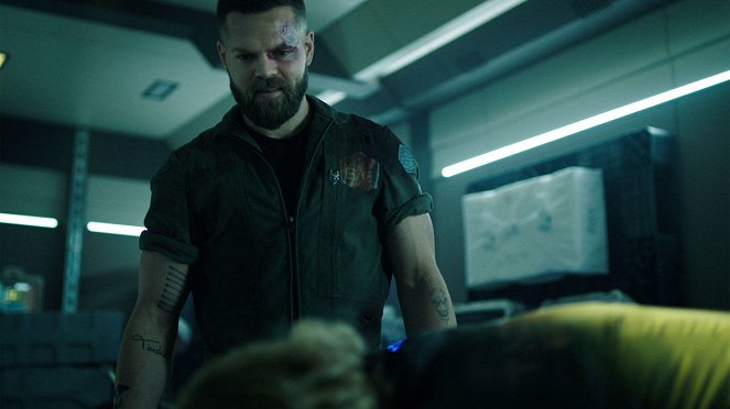 The Expanse - Congregation - Photos - Wes Chatham