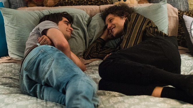 Alex Strangelove - Do filme - Daniel Doheny, Antonio Marziale