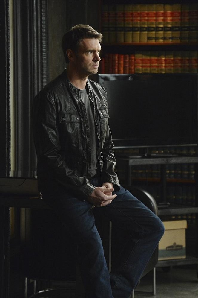 Scandal - Everything's Coming Up Mellie - Photos - Scott Foley