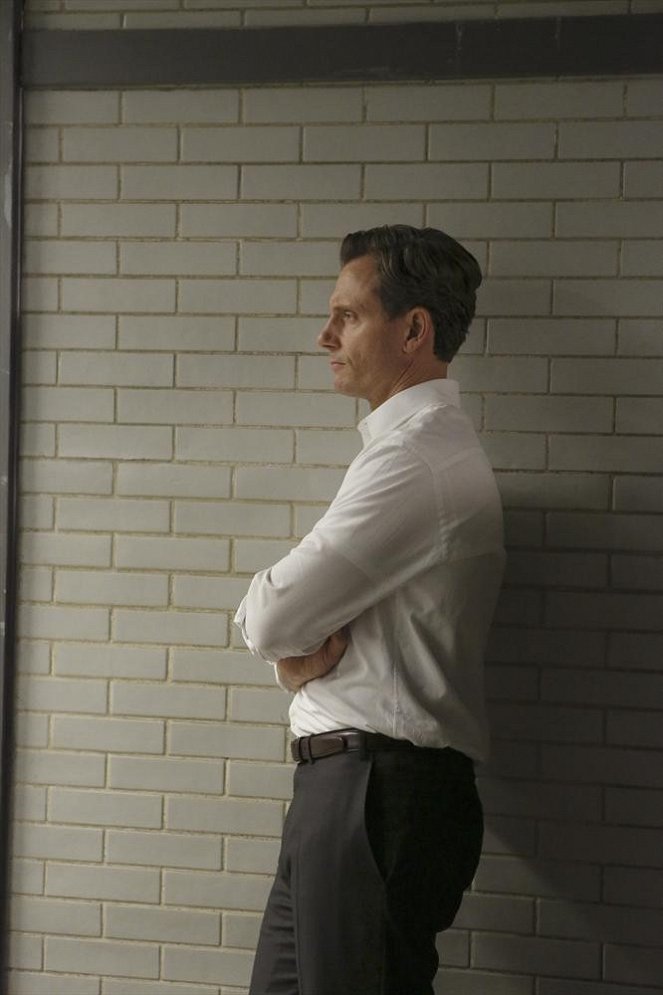 Scandal - Season 3 - A Door Marked Exit - Photos - Tony Goldwyn