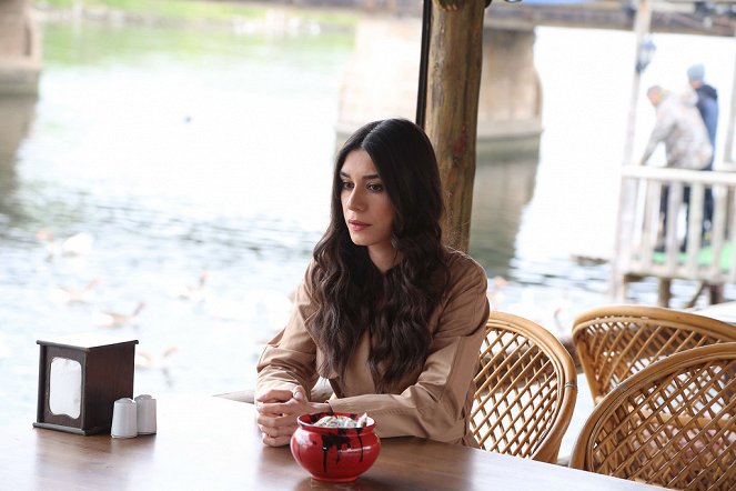 Love and Hate - Episode 30 - Photos - Burcu Kıratlı