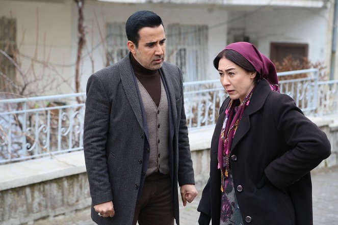 Love and Hate - Season 2 - Episode 25 - Photos - Emrah Erdoğan, Ayşegül Ünsal