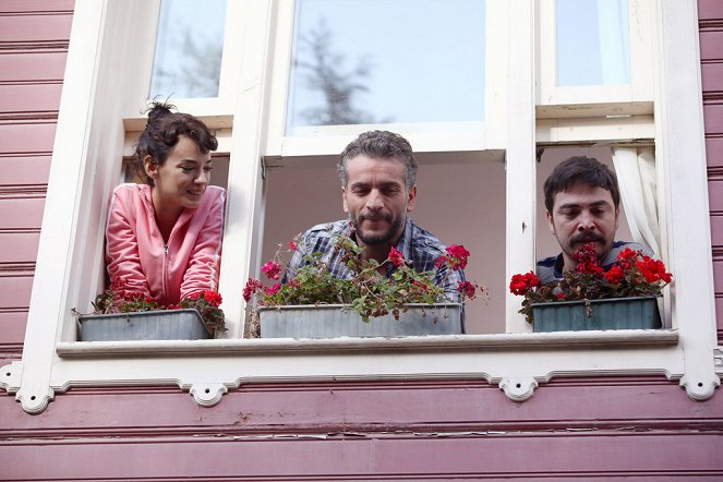 Kardeş Payı - Season 1 - Pilot - Kuvat elokuvasta