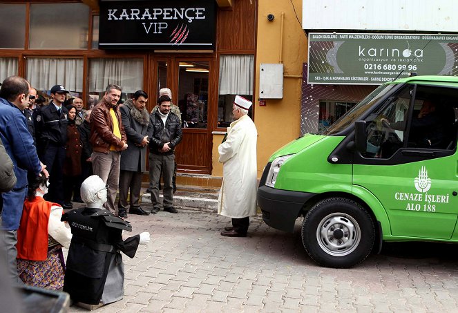 Kardeş Payı - Cesetler - De filmes