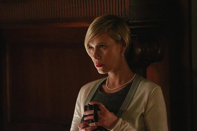 How to Get Away with Murder - Season 1 - The Night Lila Died - Van film - Liza Weil