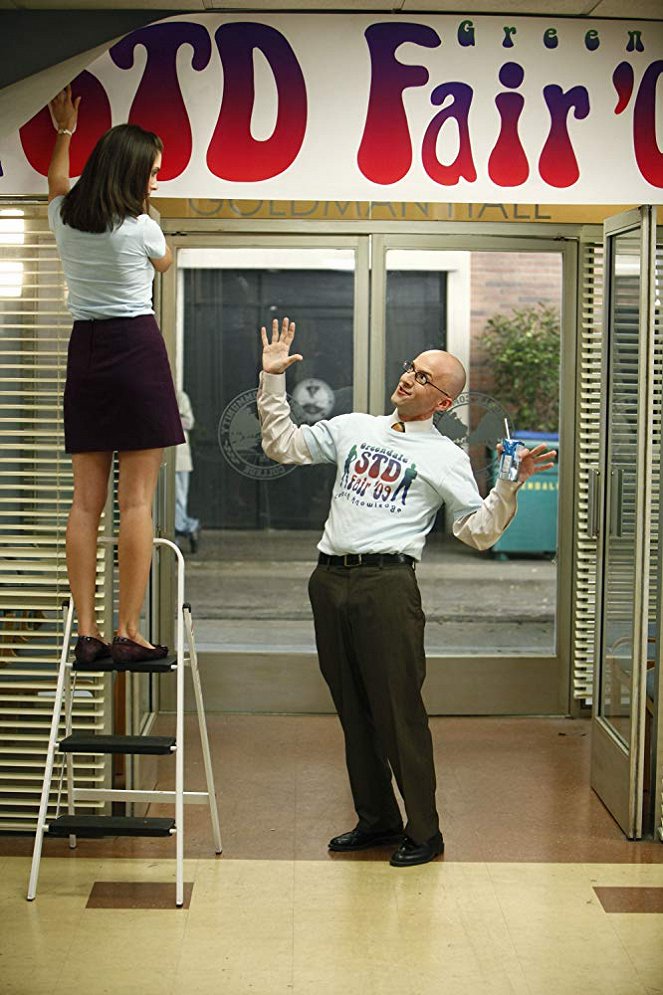 Community - The Politics of Human Sexuality - Photos - Alison Brie, Jim Rash