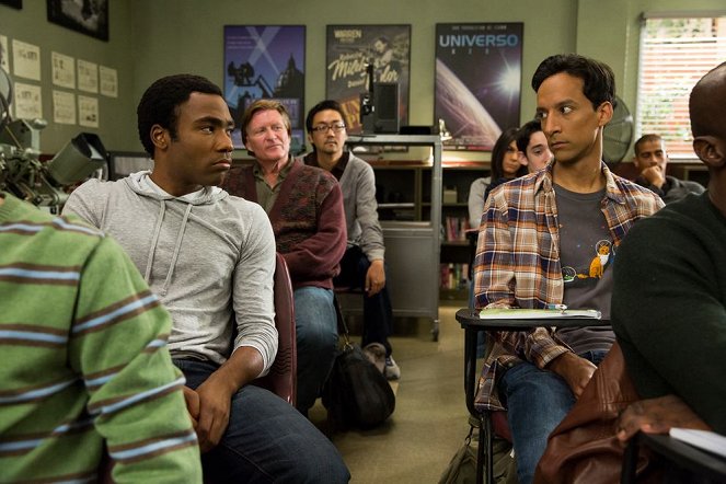 Community - Introduction to Teaching - Photos - Donald Glover, Danny Pudi
