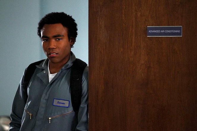 Community - Introduction to Finality - Van film - Donald Glover