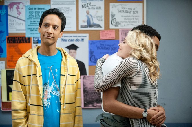 Community - Introduction to Finality - Photos - Danny Pudi, Gillian Jacobs