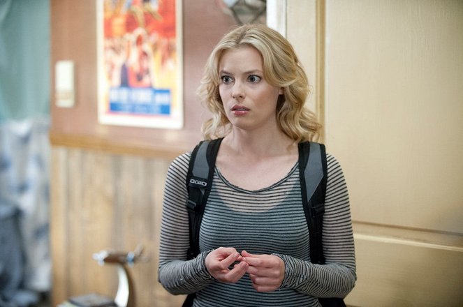 Community - Introduction to Finality - Photos - Gillian Jacobs