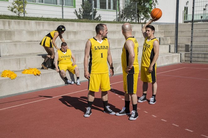 Munkaügyek - Season 5 - A kosárcsapat - Photos - Ferenc Elek, Dániel Mogács, Lehel Kovács