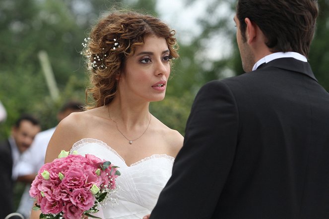 Kaçak Gelinler - Episode 11 - Filmfotos - Selin Şekerci