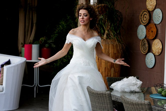 Runaway Brides - Episode 12 - Photos - Selin Şekerci