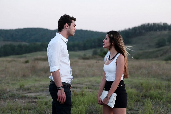 Runaway Brides - Episode 13 - Photos - Furkan Andıç, Selin Şekerci