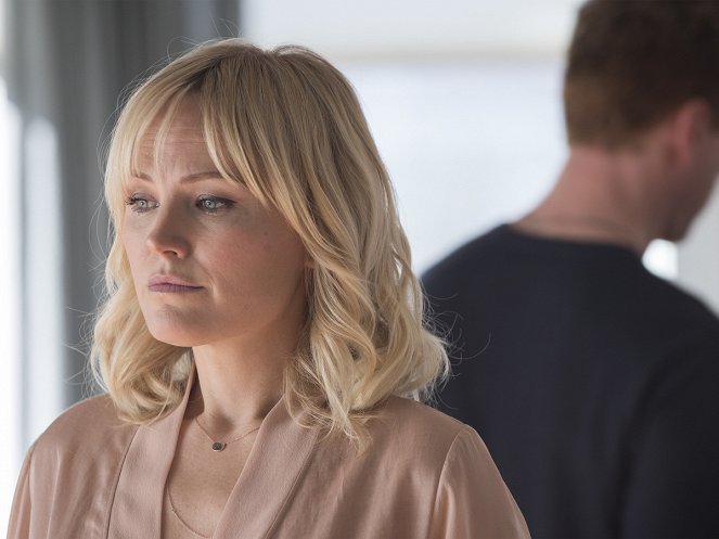 Billions - Bola na mão - Do filme - Malin Åkerman