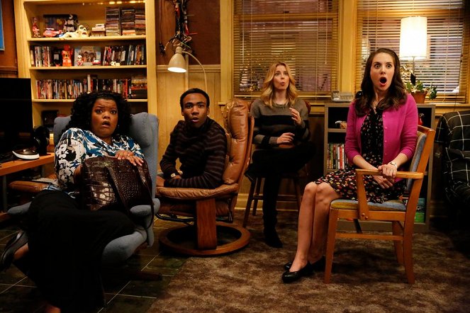 Community - Advanced Introduction to Finality - Van film - Yvette Nicole Brown, Donald Glover, Gillian Jacobs, Alison Brie