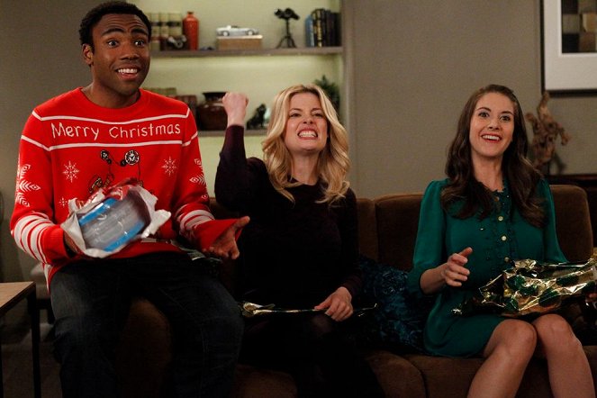 Community - Intro to Knots - Photos - Donald Glover, Gillian Jacobs, Alison Brie